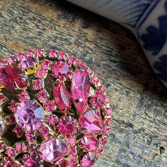 Albert Weiss Jewelry - Vintage WEISS Large Round Brooch in Various Sizes of Pink
Rhinestones